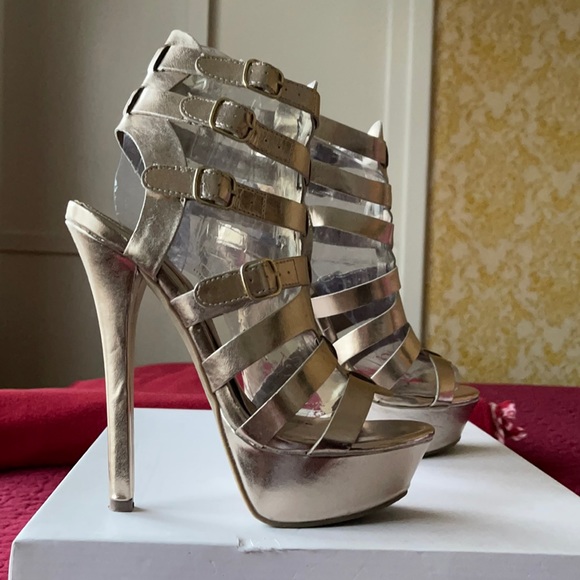 JustFab Women’s Gold Heels Worn only once - Picture 1 of 5